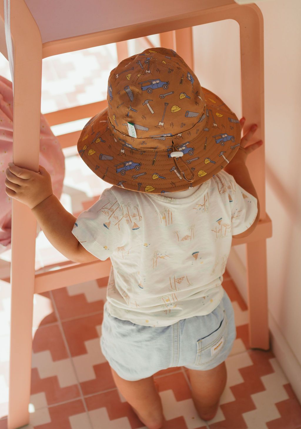 Sombrero de sol de ala ancha UPF50+ para bebé On The Tools Acorn